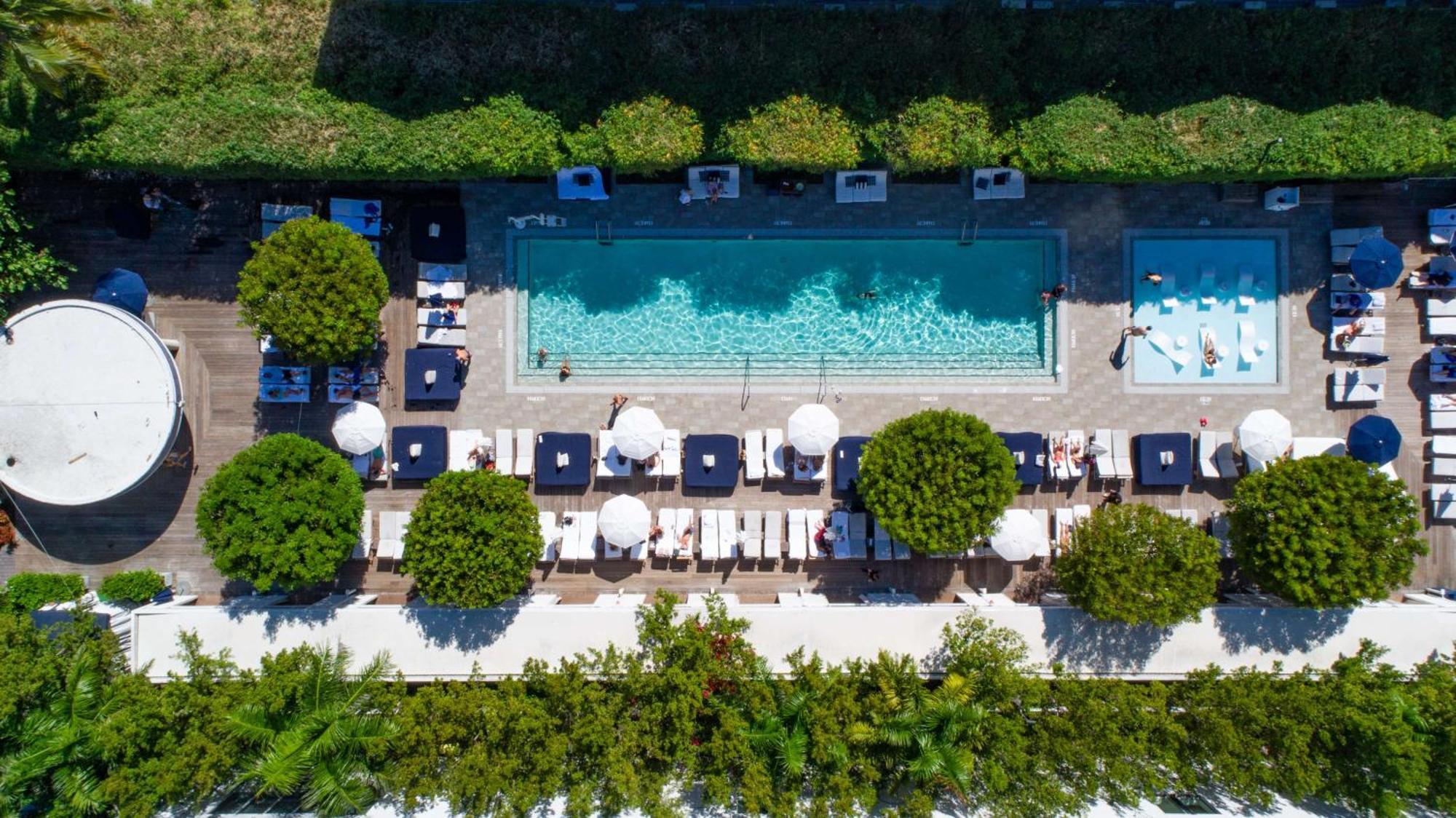 Nautilus Sonesta Майами-Бич Экстерьер фото Aerial view of the pool at the Beverly Hills Hotel